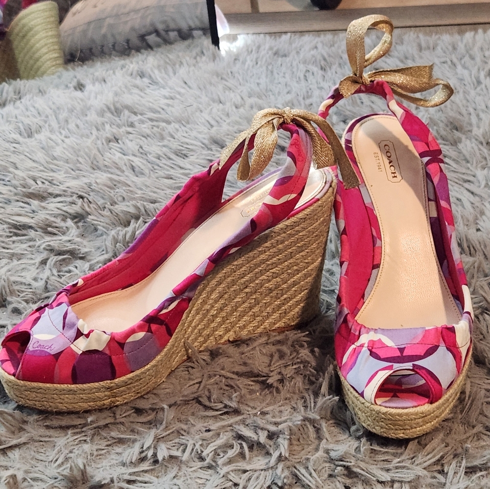 Pink/lavender coach wedges